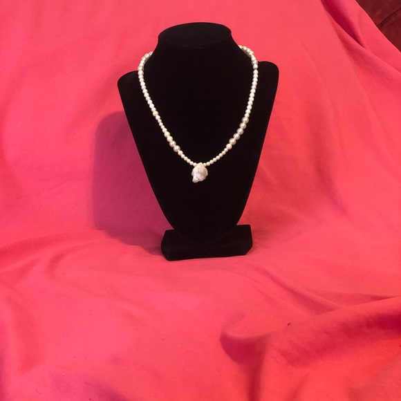 White druzy geode pearl and silver necklace - Picture 3 of 5